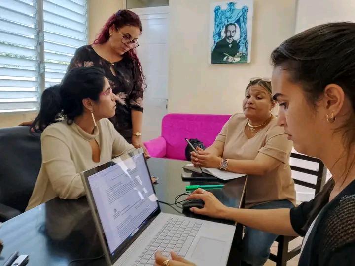 Muchas felicidades a las mujeres cubanas: ejemplos de amor, entrega y heroísmo cotidiano por la familia y la Patria, en especial a todas las mujeres del Sistema de <a href="/TSupremoCU/">TSupremoCU</a>.
#MujeresEnRevolución 
<a href="/FMC_Cuba/">FMC de Cuba</a> <a href="/TeresaBoue/">@SecGFMC</a> <a href="/SosaRavelo/">Maricela Sosa Ravelo</a> <a href="/FarahSaucedo/">Farah Saucedo Pérez</a>