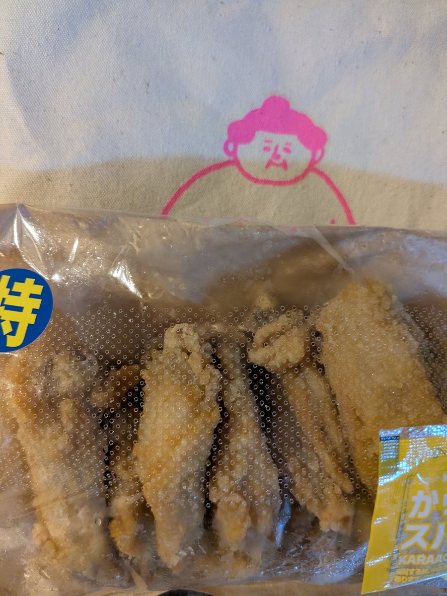 ほっともっとの手羽からを熱々で入手したので
お酒を嗜みながらいただきます。
#意外と美味しくてオススメ