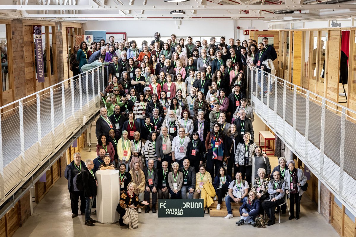 Un català dempeus tweet media