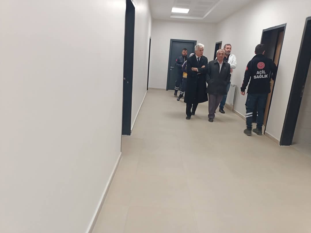 Hutashyk's tweet photo. Başkanımız @drsadiksefer, İlçe Başkanı Mehmet Bilgi  ile birlikte, inşaatı tamamlanarak hizmet vermeye başlayan Hüyük Toplum Sağlığı Merkezi binasını ziyaret etti. Sağlık tesisinde emeği geçenlere teşekkür edip, Özveri ve gayretle çalışan Sağlık ekiplerine kolaylıklar diledi. https://t.co/X5IPiEmaFP