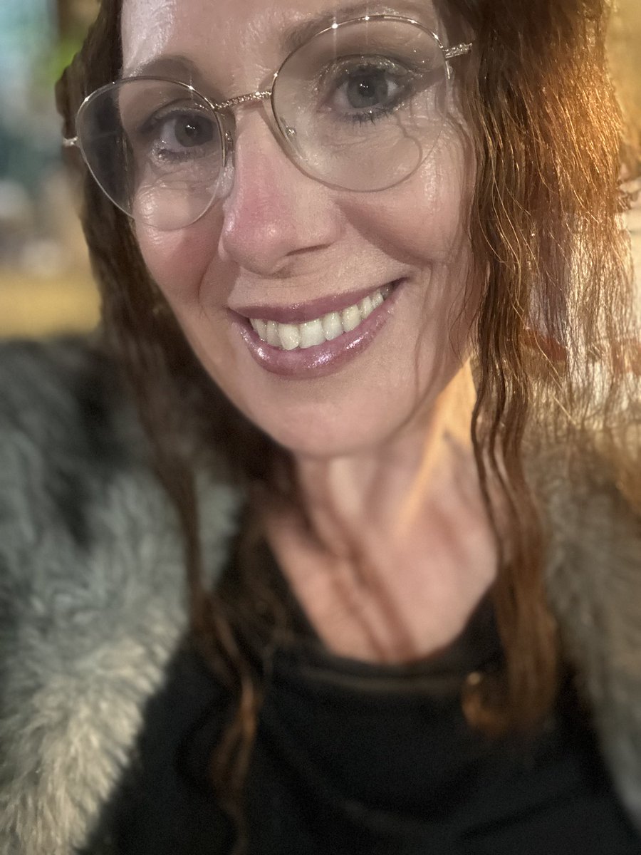 Eva (is practising anarchist calisthenics) tweet media