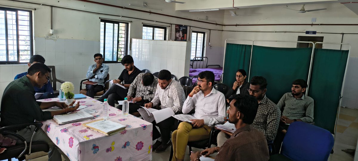 સામુહિક આરોગ્ય કેન્દ્ર *લાખણી* ખાતે રોગી કલ્યાણ સમિતિ લાખણીની બેઠક સા.આ.કે લાખણીના *અધીક્ષકશ્રી ડૉ. આર. આર. પટેલના* અધ્યક્ષ સ્થાને યોજાઈ. બેઠકમાં આરોગ્ય સેવાઓને વધુ સશક્ત બનાવવા તેમજ દર્દીઓને સારી અને સુલભ સારવાર મળે તે બાબતે ચર્ચા કરવામાં આવી.