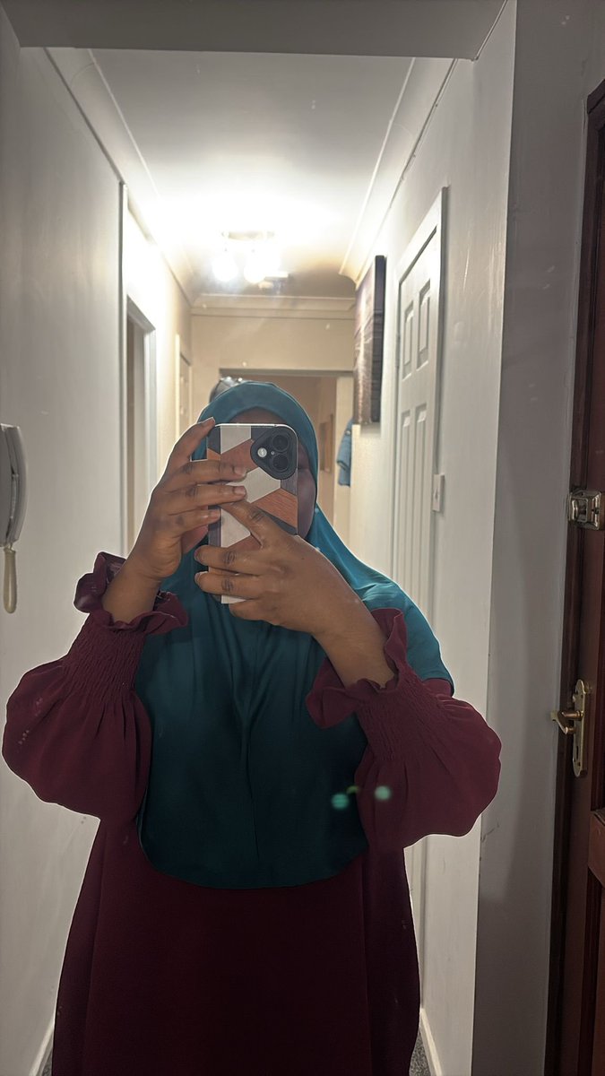 hibatullahhh's tweet photo. “One of our customers said she can’t remember the last time she tied a scarf”, and that’s exactly the point 😉

SBH Instant Hijab was designed to make modest dressing easier. 
Just slip it on and you are ready in seconds (No pins, no retying, no hassle) 
#instanthijab https://t.co/2HGfC40QyP
