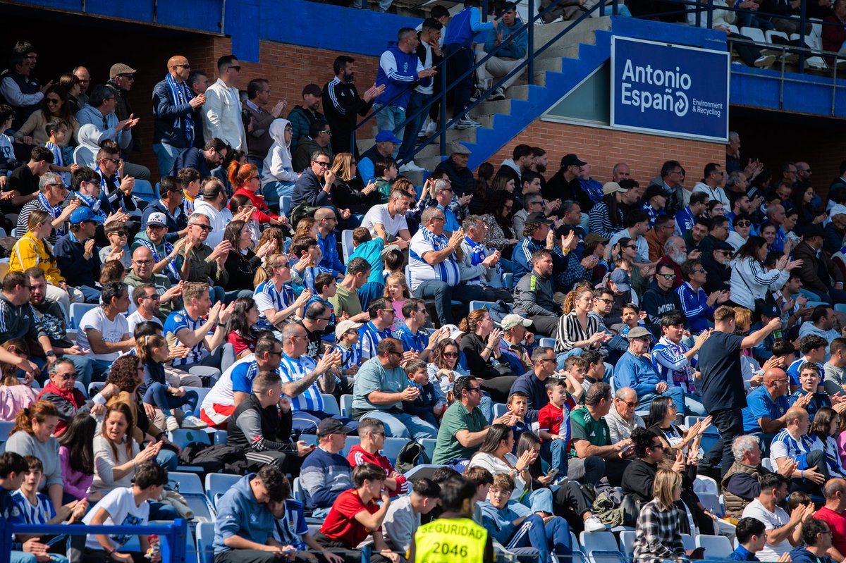 El recreativismo no tiene ya que demostrar su pasión inquebrantable por sus colores, por su club, por su Decanato del Fútbol Español... 

Siempre lo ha hecho, en los mejores momentos y en los más delicados de su larga historia, pero no por eso no debemos dejar de presumir de