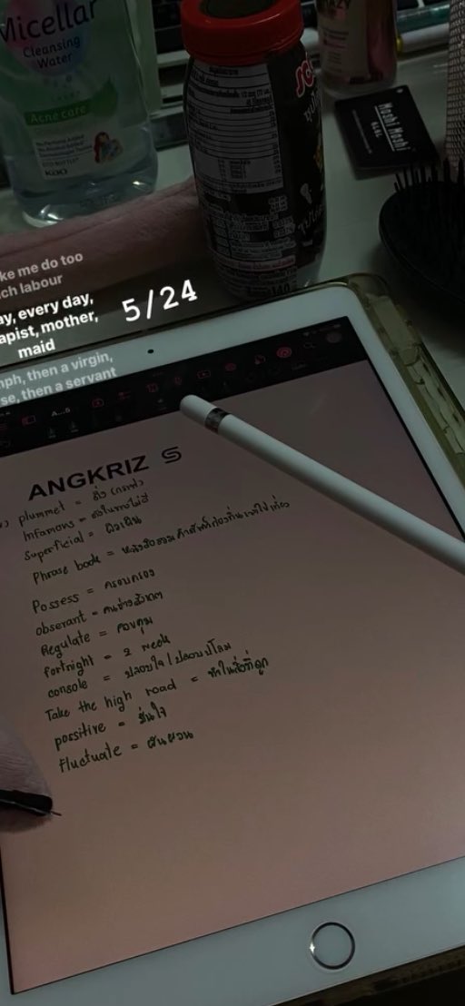 หลังจากได้เรียนที่นี้ คือหนูมีมุมมองกับภาษาอังกฤษเปลี่ยนไปเยอะมากๆค่ะจากคนที่ไม่ชอบแต่กลับเรียนได้ 3 ชม.เต็มๆเพราะสไตล์การสอนที่ไม่กดดันแต่ก็ยังเข้มข้น สำหรับหนูเหมือนแฟนคนใหม่ที่ทำให้เปิดใจอีกครั้งเลยค่ะ ไม่ว่าคะแนนจะออกมายังไงแต่อย่างหนึ่งคือหนูรักอังกฤษขึ้นมากๆ เลยค่ะ #ANGKRIZ