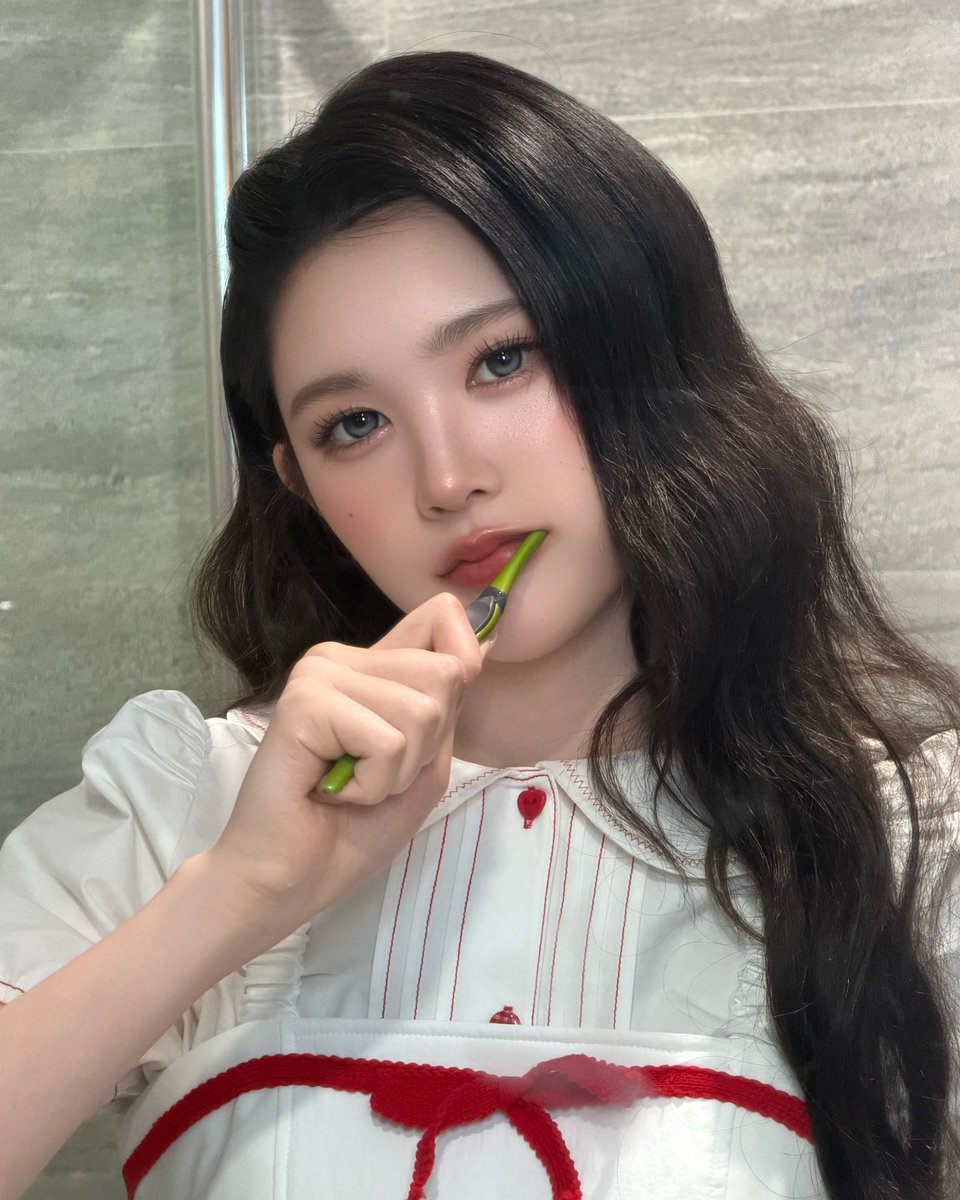 Lehnshert's tweet photo. Ternyata idol kalau habis mam tuh gosok gigi lagi ya wkwk. https://t.co/s39wci5ea4