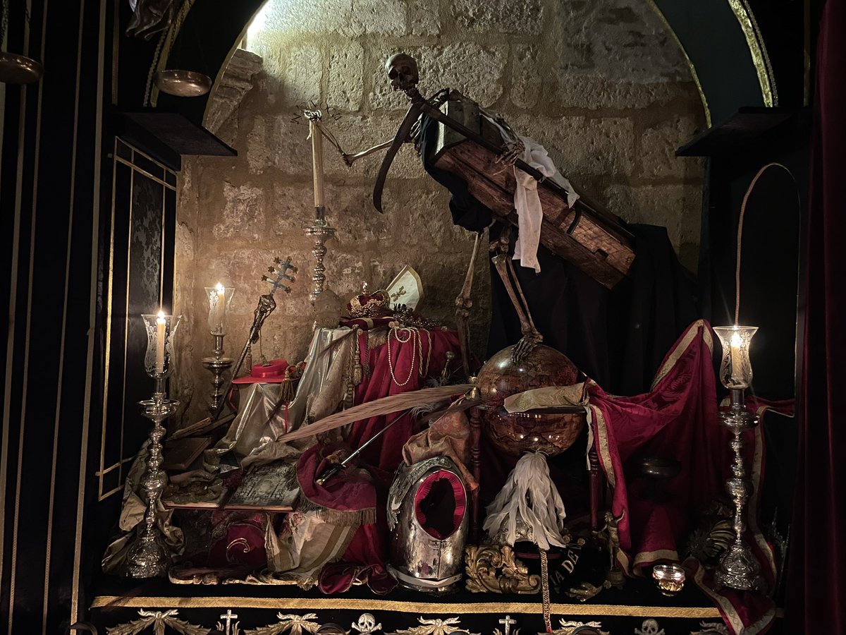 remediodeanimas's tweet photo. En la recreación de estas dos obras queremos recordar al espectador, que la vida acaba en un abrir y cerrar de ojos, independientemente de tus logros y posición en esta vida terrenal, y que serán nuestras acciones realizadas las que harán que podamos acceder a la Gloria. + https://t.co/Mh6B9X4wQQ