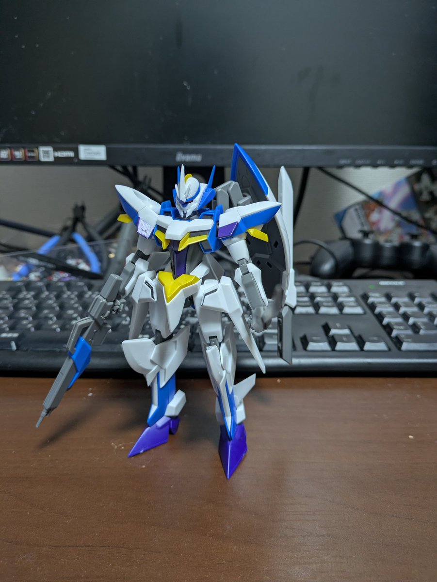 ivacolle's tweet photo. MODEROIDルクシオン完成しました。発表されてから発売されるまでかなり焦らされたキットですね。
わりとサクサク組めるキットで一部硬いところはありますが稼動域はそれなりに広くかなり遊べます。
ただ、後ろに重心が行くのでスタンドを使って安定させた方が遊びやすいキットです。 https://t.co/gPwNwBScvY
