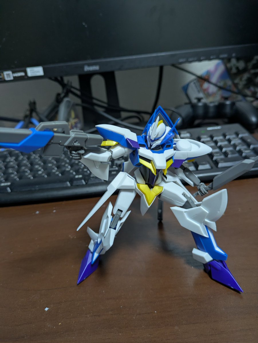ivacolle's tweet photo. MODEROIDルクシオン完成しました。発表されてから発売されるまでかなり焦らされたキットですね。
わりとサクサク組めるキットで一部硬いところはありますが稼動域はそれなりに広くかなり遊べます。
ただ、後ろに重心が行くのでスタンドを使って安定させた方が遊びやすいキットです。 https://t.co/gPwNwBScvY