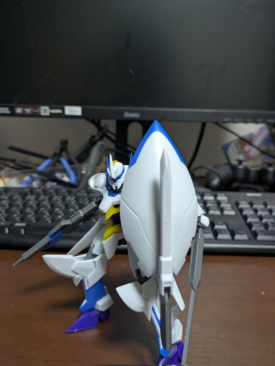ivacolle's tweet photo. MODEROIDルクシオン完成しました。発表されてから発売されるまでかなり焦らされたキットですね。
わりとサクサク組めるキットで一部硬いところはありますが稼動域はそれなりに広くかなり遊べます。
ただ、後ろに重心が行くのでスタンドを使って安定させた方が遊びやすいキットです。 https://t.co/gPwNwBScvY