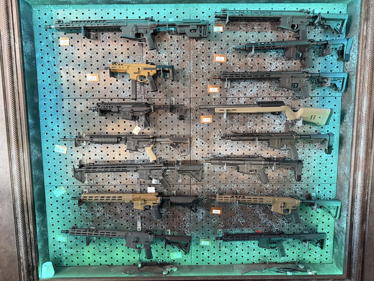 chpmania's tweet photo. ジョンウィックの武器庫がイメージのガンショップ https://t.co/OPQflDWRqX