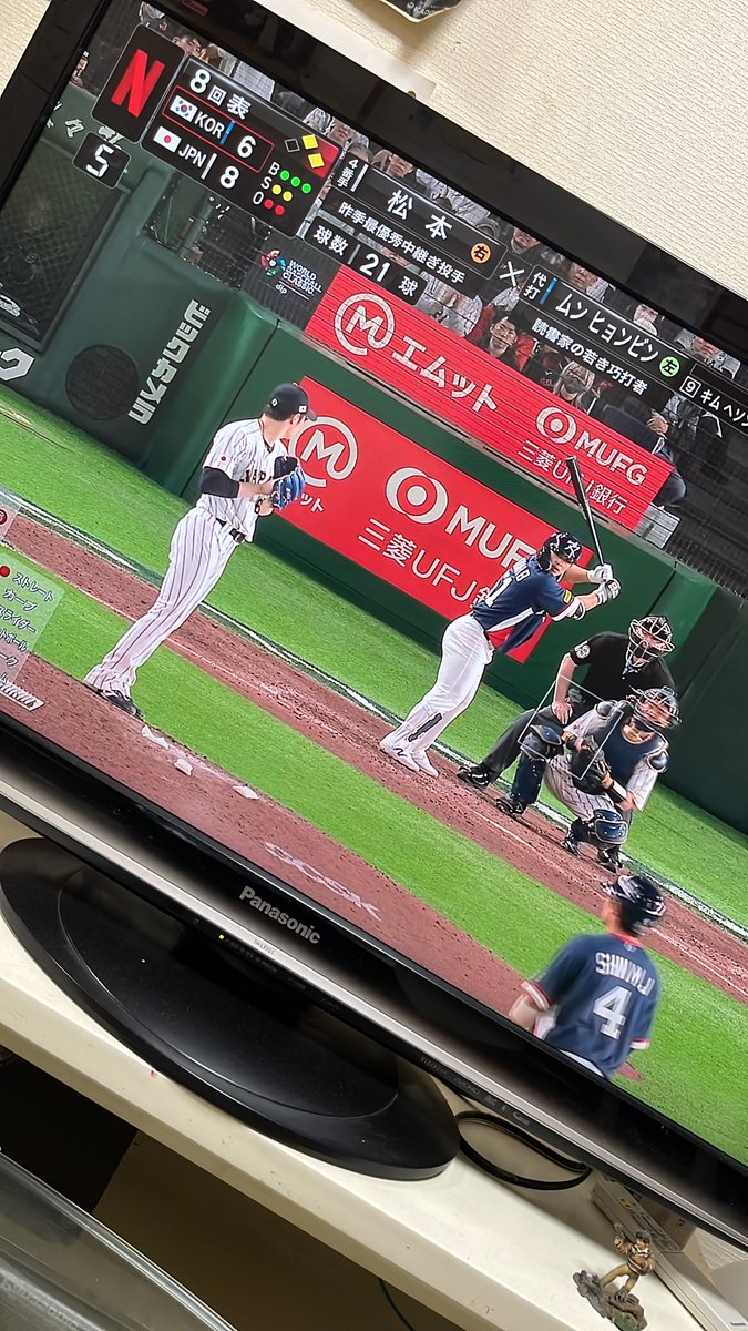 zt_yn's tweet photo. 3月から一軒家で男3人でのルームシェアに仲間入りした。笑
2人はもうその家に6年程住んでいて、1人抜けたからそこに南川が入居。WBCという大イベント盛り上がると思ってたら誰もリビングに来ない…もう８回表やで。終わるやん #ルームシェア物語 https://t.co/0y3SxrI5bJ
