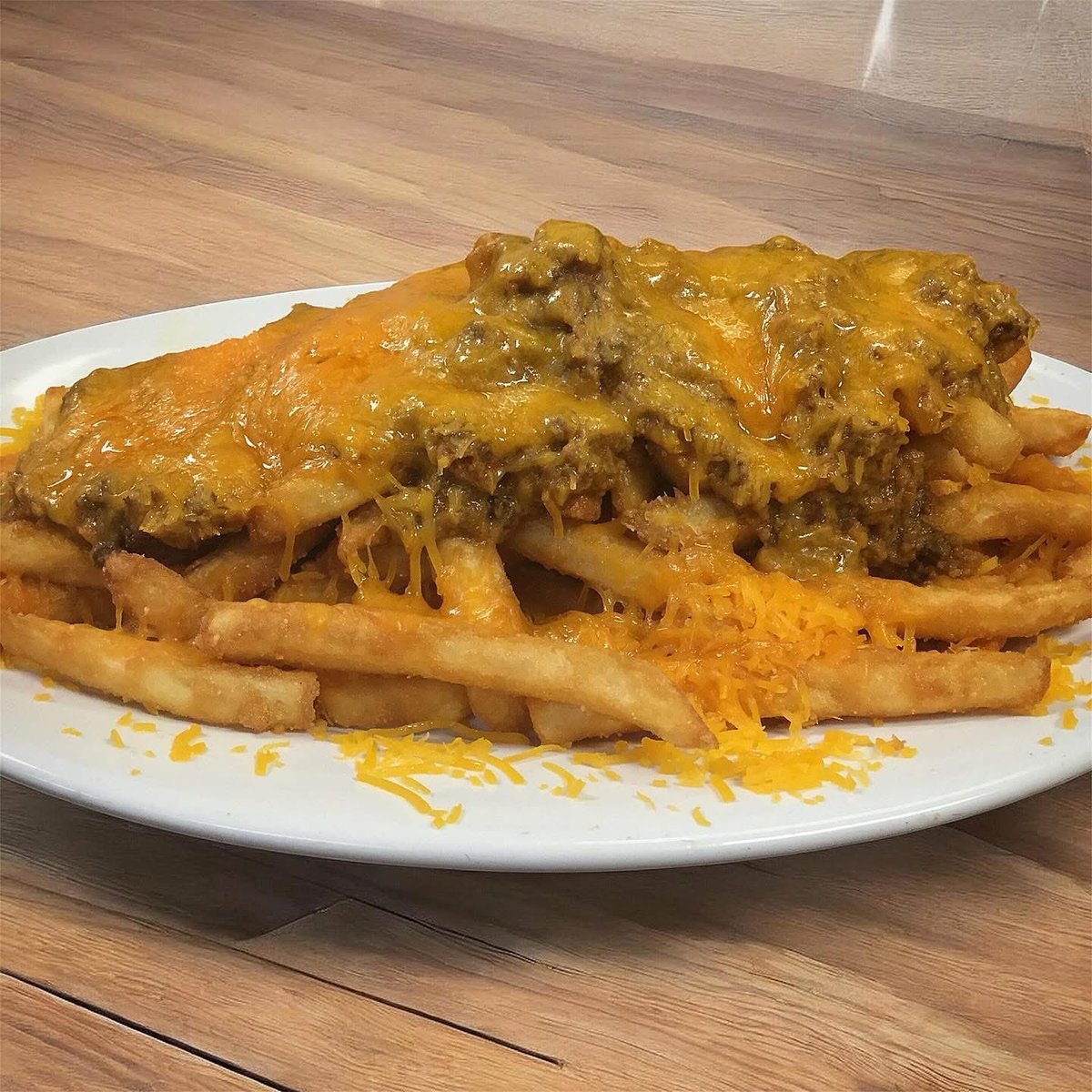 bomberypsi's tweet image. An all American classic is our Chili Cheese Fries. Crispy fries smoothed in chili and melting cheddar cheese. #chilicheesefries #fries #bomberypsi