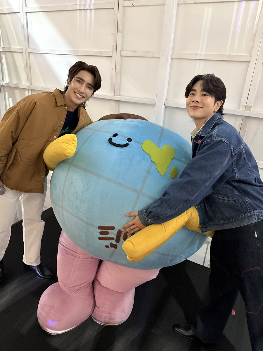 mrstnwrd_GMMTV's tweet photo. โอ้นแฮปปี้ เที่ยวห้างอิ่มมมเลออ🥰
#THEMALLLIFESTORESUMMERCATION #MRSATURNWORLD https://t.co/BGWHZsQkzd