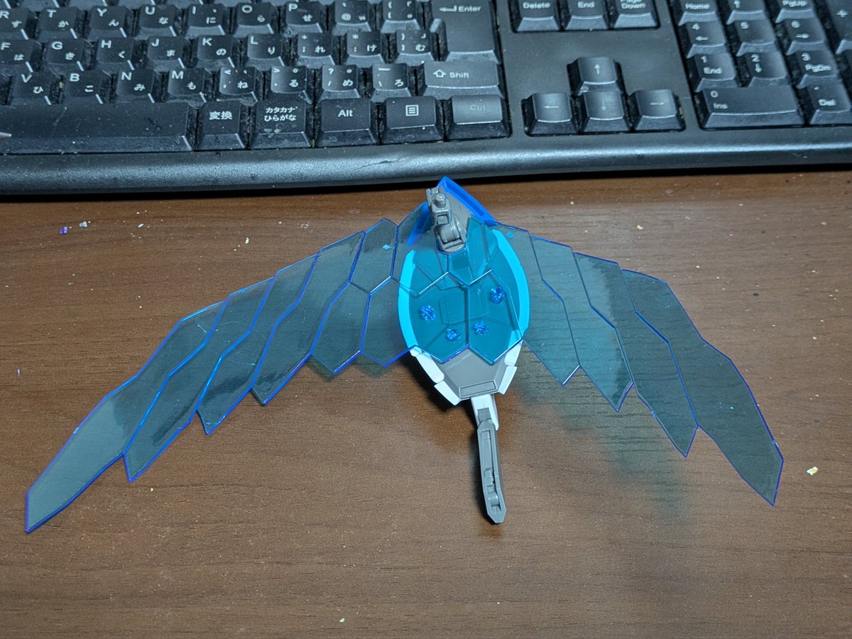 ivacolle's tweet photo. もちろんカップリングモードも再現出来ます。ただ、背中が重くなるのでスタンドは必須です。
個人的にはこっちの状態の方が好きですね。ブラディオンとのカップリングモード状態で戦ってるのがええんですよ。
そして、このキットを組んでて初めて知ったんですが、背中の翼左右で長さ違うのね。 https://t.co/gDLAobbUCj