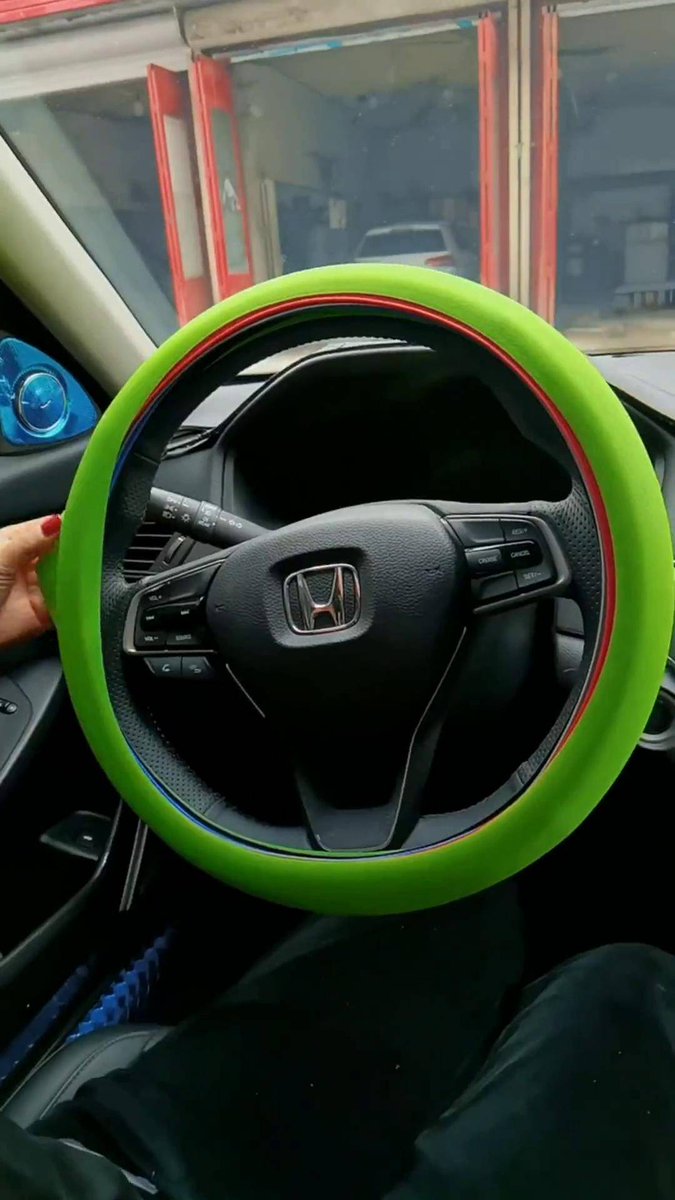 Jordan35449797's tweet image. "First time parallel parking alone—sweaty palms, 3 tries, but I DID IT!  #LearnerDriverWin #OnTheRoad"