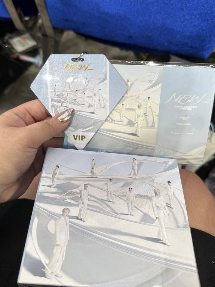 jessdoscheolmin's tweet photo. O vip do show do Seventeen que lindo 🥹
Se fosse aqui no Brasil iríamos ganhar um photocard impresso em papel de pão https://t.co/ZFD3QV5Z5J