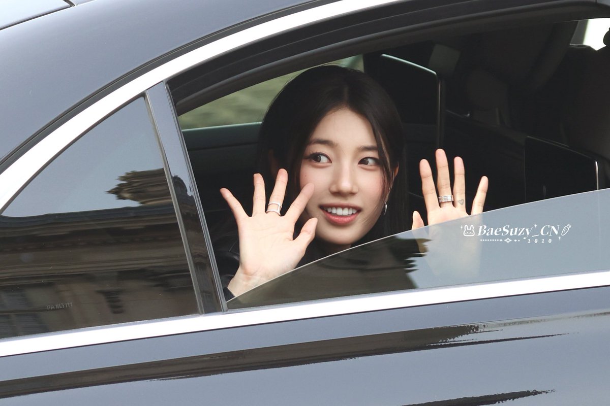 BaeSuzyCN1010's tweet photo. 260307 CELINE PARIS FASHION WEEK

Bye～💓
#Suzy #수지 https://t.co/JLDln1KJii