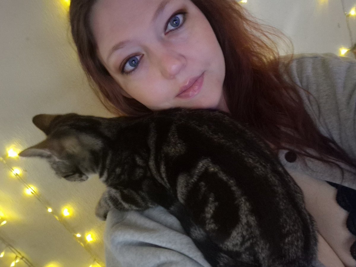 About to go live in 10 minutes on the purple app with my own little parrot who likes to sit on my shoulder 😂🌸 

Playing some heavy rain for the first time! 

Pop in and come chat 🫶🌸 

Twitch.tv/xsammiie

#SmallStreamersConnect #twitch #Gameplay