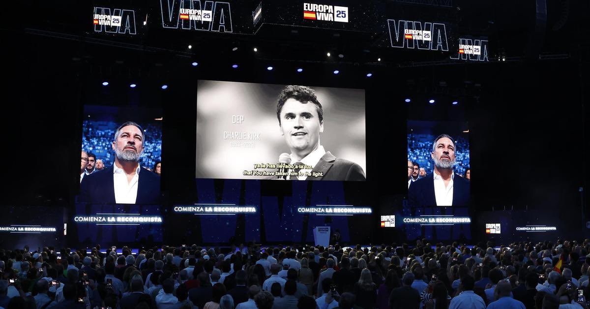 A la izquierda, un acto del PSOE. A la derecha, un acto de VOX.

Hablemos de patria. Hablemos de España.