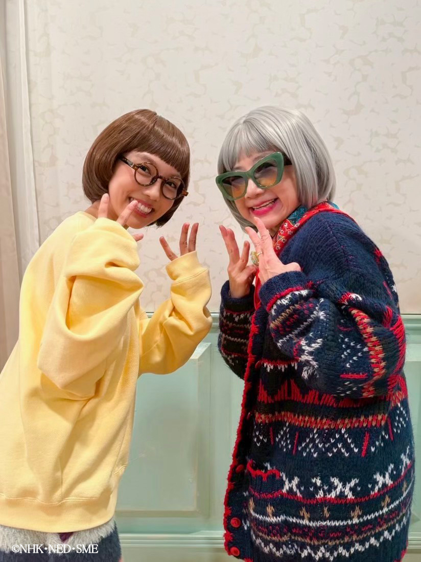 thewakeybase's tweet photo. やったるでー！若葉やでー！

おばあさんのメガネかっこええなぁ😎
いつもファッションをまなばせてもらっとるんよ����✨

ほんで、シルエットがお揃いなことに気付いてテンション上がってもた！！
ウェキウェキの皆さんで、ボブ仲間の人おるかな？💇‍♀️

#TheWakeyShow
#ウェイキー
#若葉ちゃんとまなぼう https://t.co/yq7bVWdAk7