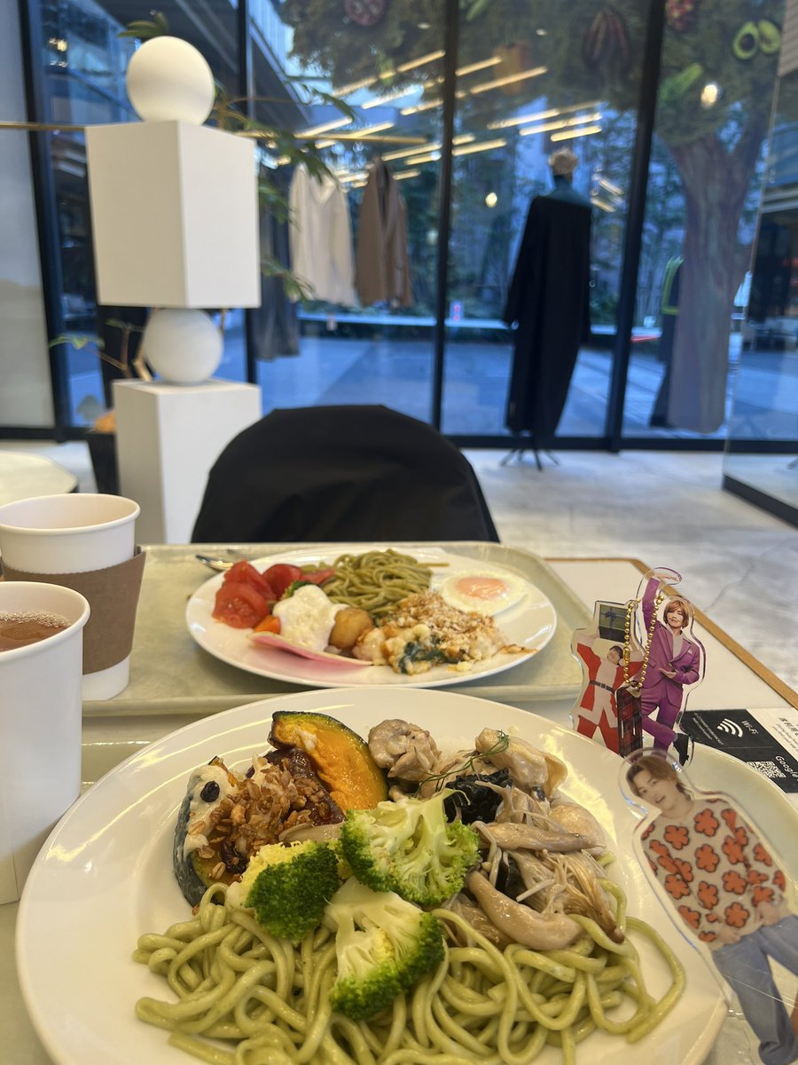 PaS8Rn5CBonAJYg's tweet photo. 同じ席で同じの🤣🤎
KENZOさんが選んだ味付とドリンクどれたったのかな？
聖地巡りからのプレミアム上映会
あの LIVEは歴史に名を残すくらいカッコよくて猛烈に凄いライブだったから✨映像なの忘れて爆上がりしちゃった🔥
法被姿で🖐️も思い出して感涙
#back2daunity
#KENZO #DAPUMP
#DAPUMP聖地巡礼 https://t.co/YkOSiOgZsR