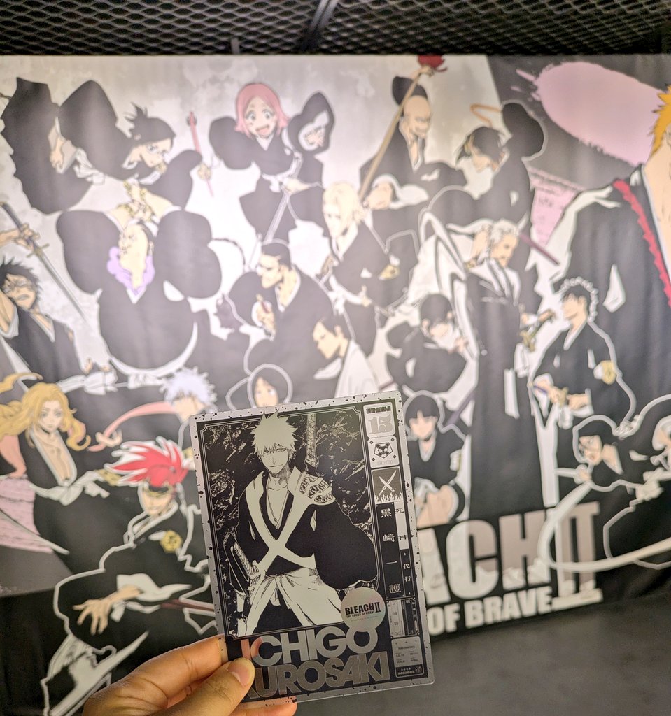 YOUKORO22's tweet photo. ブリーチ展見てきました。
「よく見たら2人だけ見つめ合ってない…？」
「ほんとだ…」 https://t.co/9HD8daCDUg