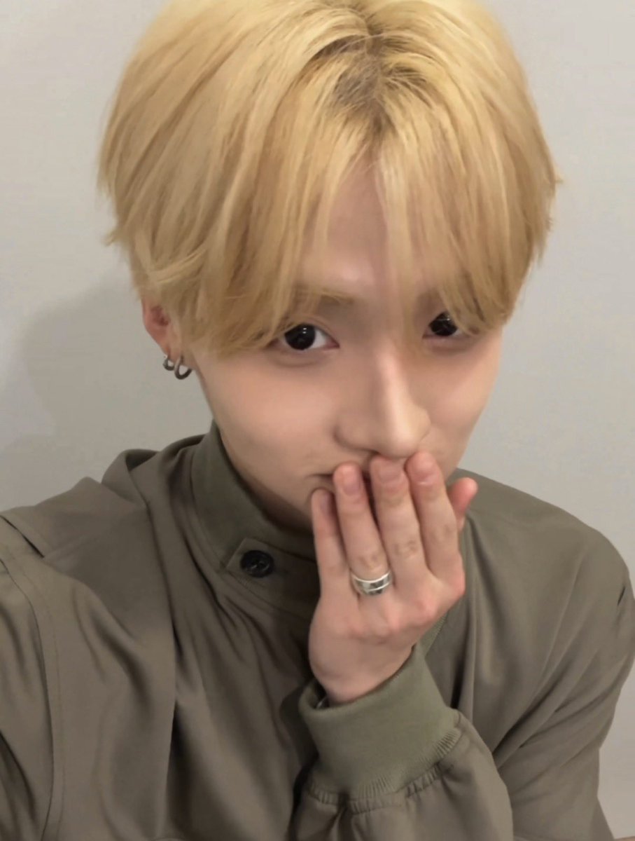 데이 tweet media