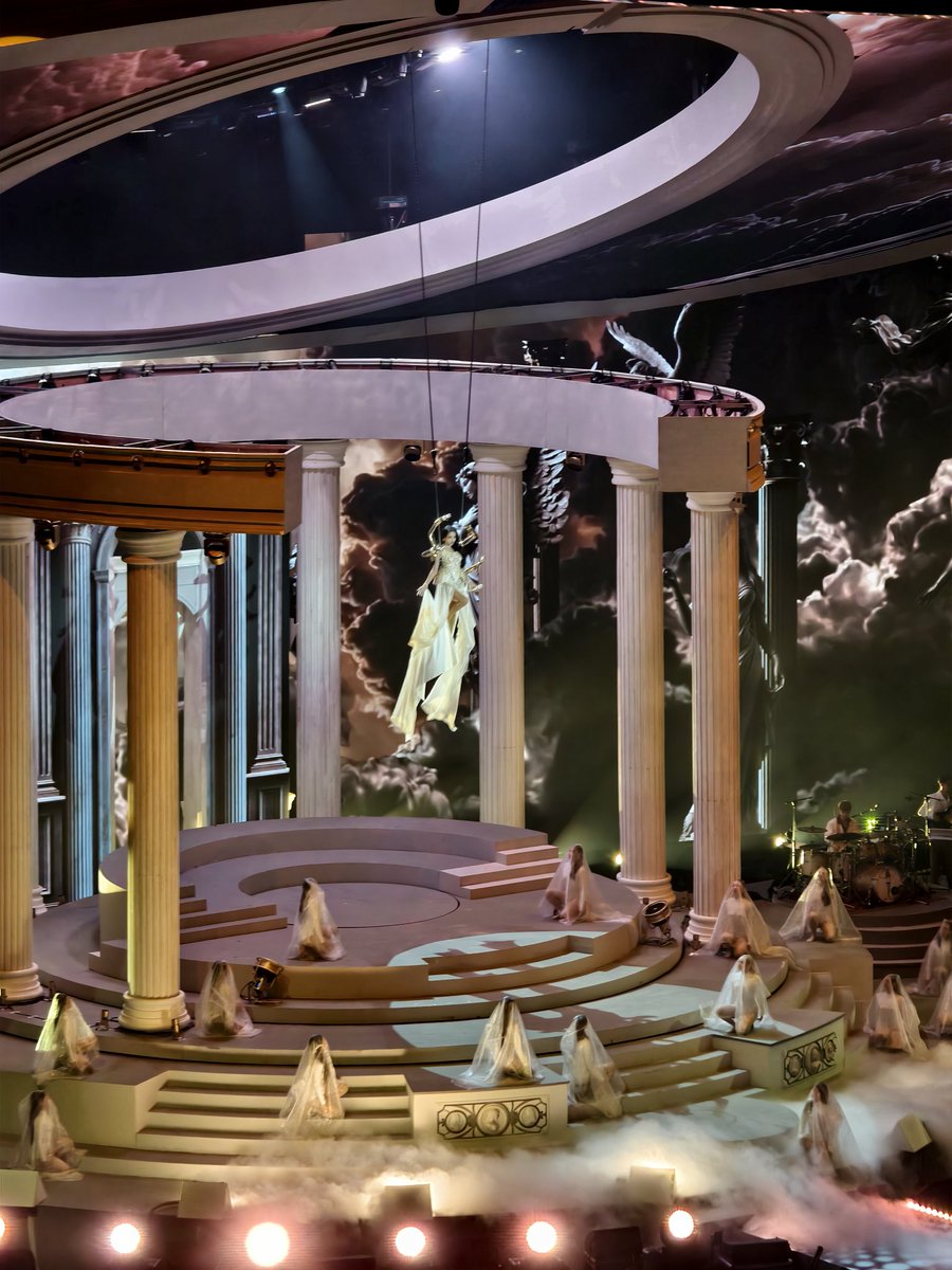 Twentynine298's tweet image. สวยมากก ขนลุกแล้ว
#BOKYLION
#KARAWACONCERT