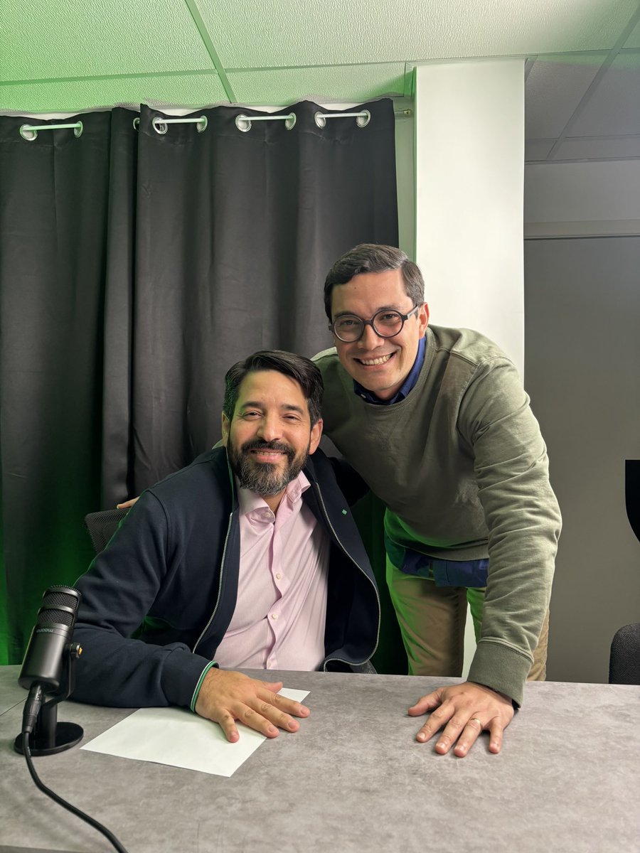 Jmfariasu's tweet photo. Aquí con mis grandes contertulios, listos para arrancar mañana la temporada número #15 de Tertulia y Dinero. ¡Qué privilegio seguir creciendo juntos! https://t.co/Eo0lphP2ux