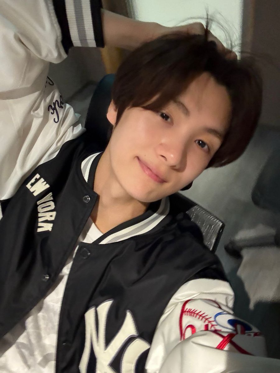 Youngjae tweet media