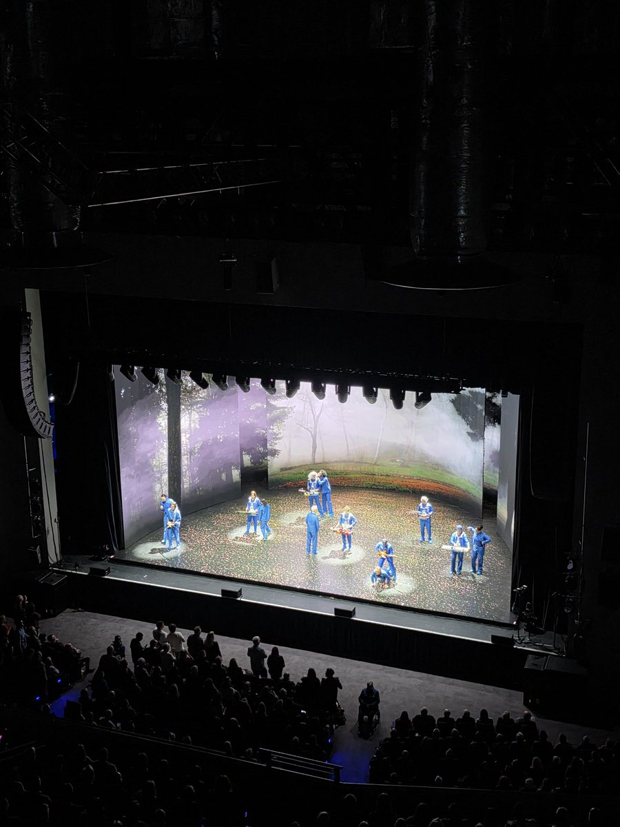 Fatcat87_'s tweet photo. David Byrne 🎵🎵🎵 https://t.co/hunOLhEduK