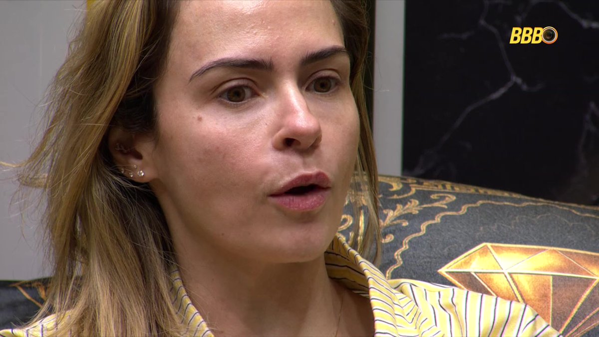 canalantenados's tweet photo. 🔥 Ana Paula discute com Alberto: "Detentor da moral e bons costumes." #BBB26 https://t.co/hVnbUJdztG