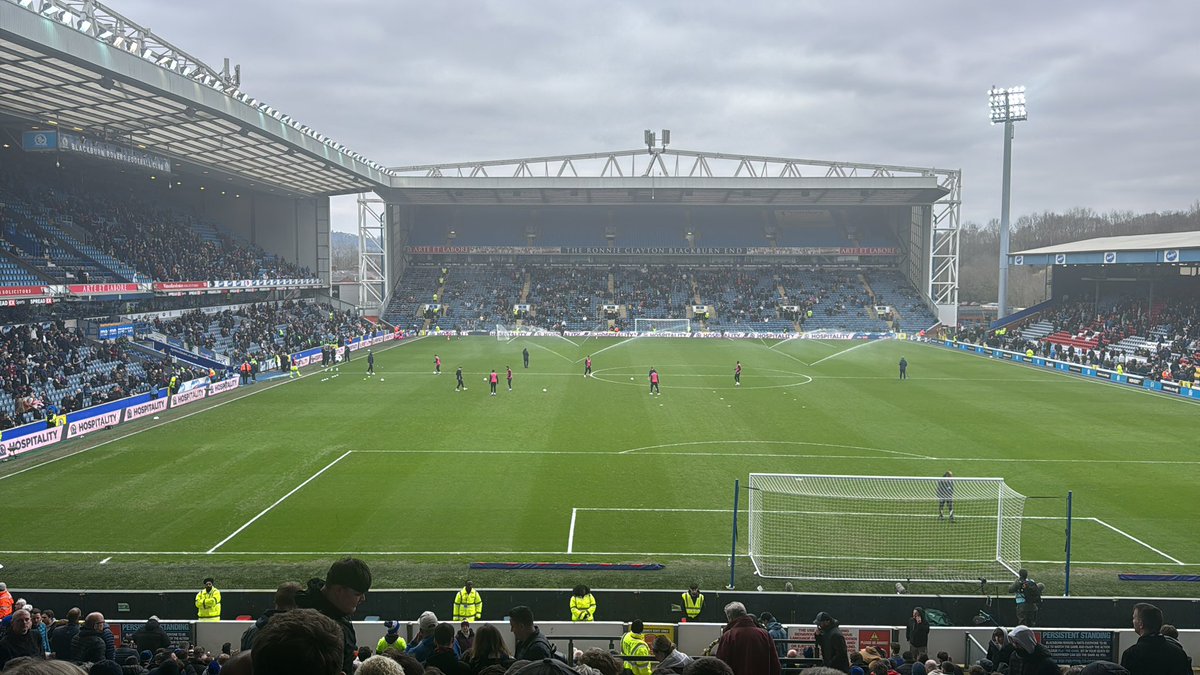 simonwilkin's tweet photo. @Olivialisamarie I can hear Steve shout FORWARD from here #pompey https://t.co/dHaqcCQE3j