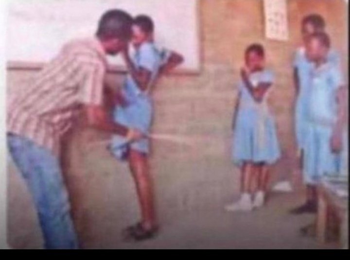 Twitter boys :Why good girls, no, dy get big nyash ?

The good girls in JS2, after saying that making small noise in class😂😂

👇👇👇👇