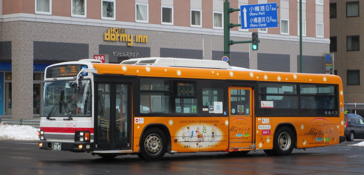 AuyGNFzqWVyiBg9's tweet image. 北海道中央バス
札幌200か3885
いすゞ自動車/J-BUS
エルガ·ノンステップ
QPG-LV234N3/2014年式
所属:おたもい営業所
撮影時表示:回   送
撮影地:小樽駅前
備考:Myラシーク手宮·塩谷ラッピング車

#北海道バス図鑑