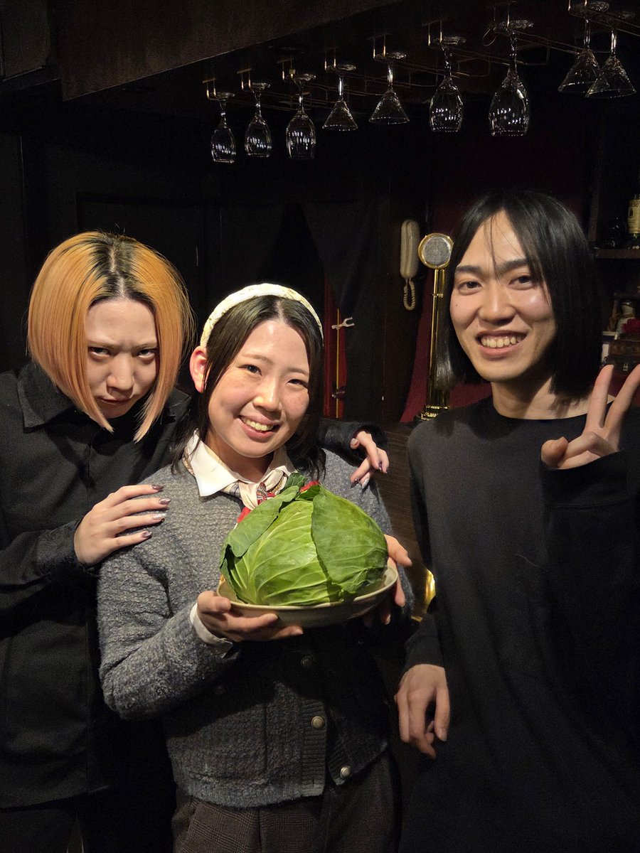 AsagiKarin's tweet photo. ニヤニヤしながら2人を見ていたのにいつの間にかちょっと寂しい気持ちになって、かと思えば笑顔になって、夢のような時間でした🫶🏻
歩夢さんの顔が好きという不純な理由で動画を見始めたのにちゃんと沼にはまって、今日直接観られて、お話できて幸せでした😭💕

#犬舌コンクリート
#いぬコン
#Aube https://t.co/prxchuGEOj