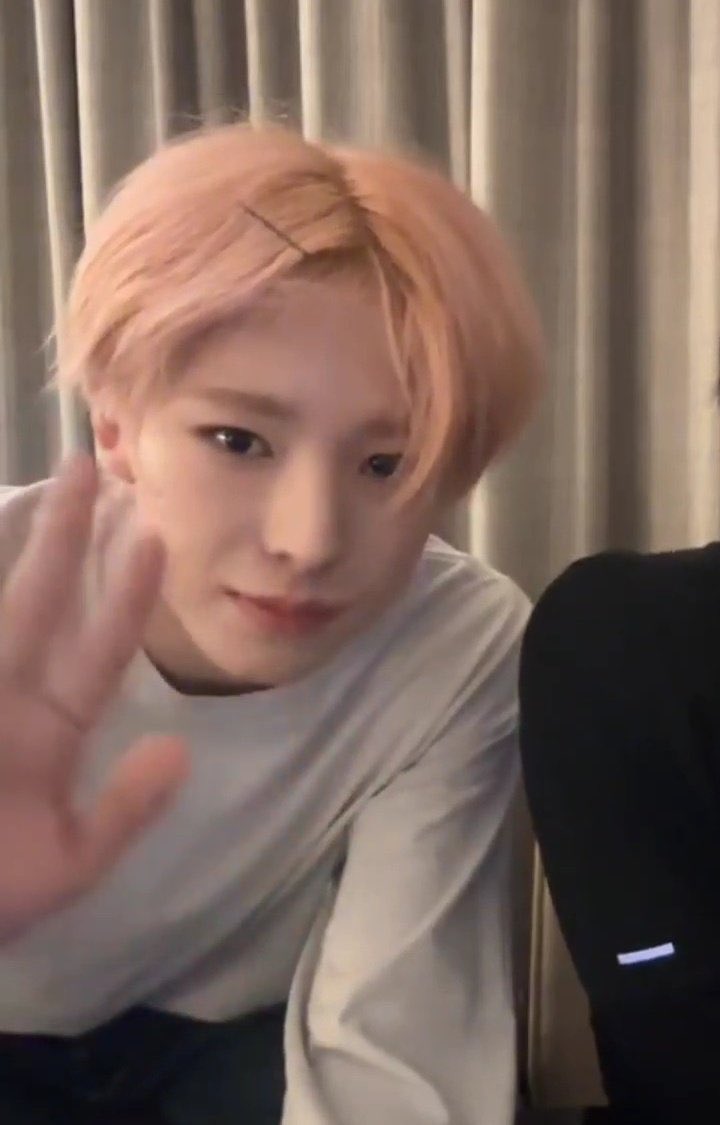 뭔가 내가 이때까지 본 ㅇㅇㅅ 중에 제일 xx염색체스런 행색을 하고있음…