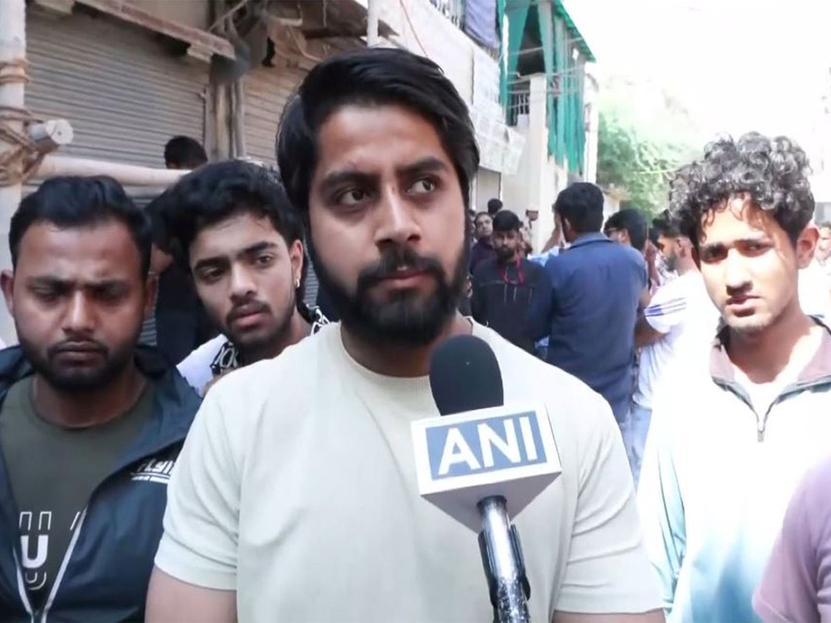 ani_digital's tweet image. "We demand an encounter...": Elder brother of deceased Tarun Kumar in Uttam Nagar murder case

Read @ANI Story | aninews.in/news/national/…
#UttamNagar #Murder #Holi