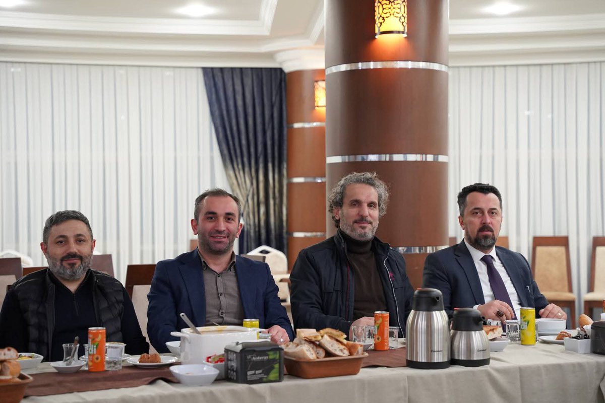 ÖNDER Rize İmam Hatipliler Derneği olarak; Genel başkan yardımcımız, dernek yöneticilerimiz, merkez okullarımızın idarecileri ve değerli misafirlerimizin katılımıyla iftar programımızı gerçekleştirdik. 🌙🤲

Katılımlarıyla bizleri onurlandıran tüm misafirlerimize teşekkür ederiz.