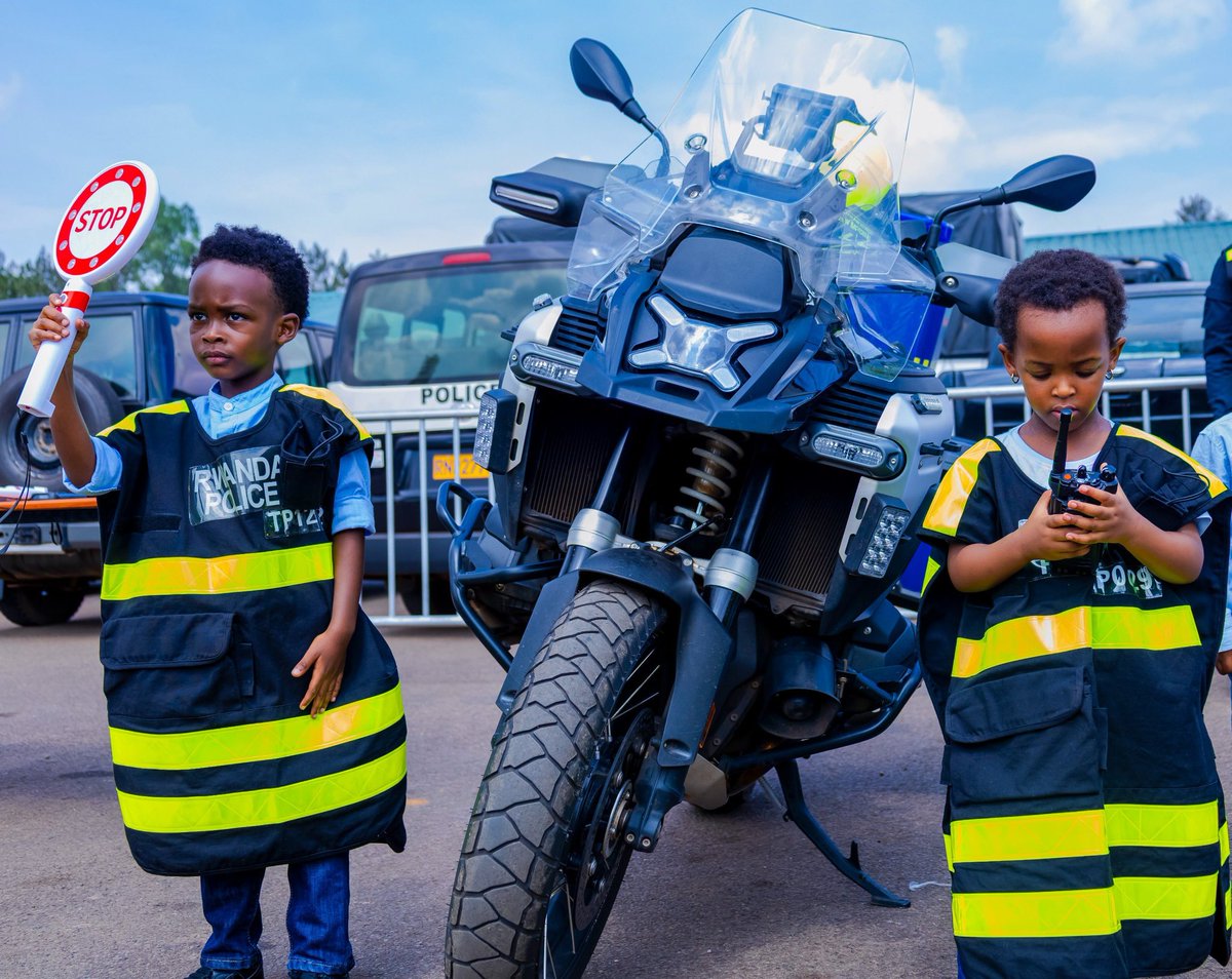 kylethadens's tweet photo. for Rwanda. ๐ท๐ผ @fnamuh @RNPSpokesperson @RwandaSecurity
#RwandaWeWant #RwandaPolice #GlobalExcellence #RNP #ServiceAndIntegrity #Unity #PeaceAndSecurity #ProudlyRwandan #Leadership https://t.co/zcqFCGWBel