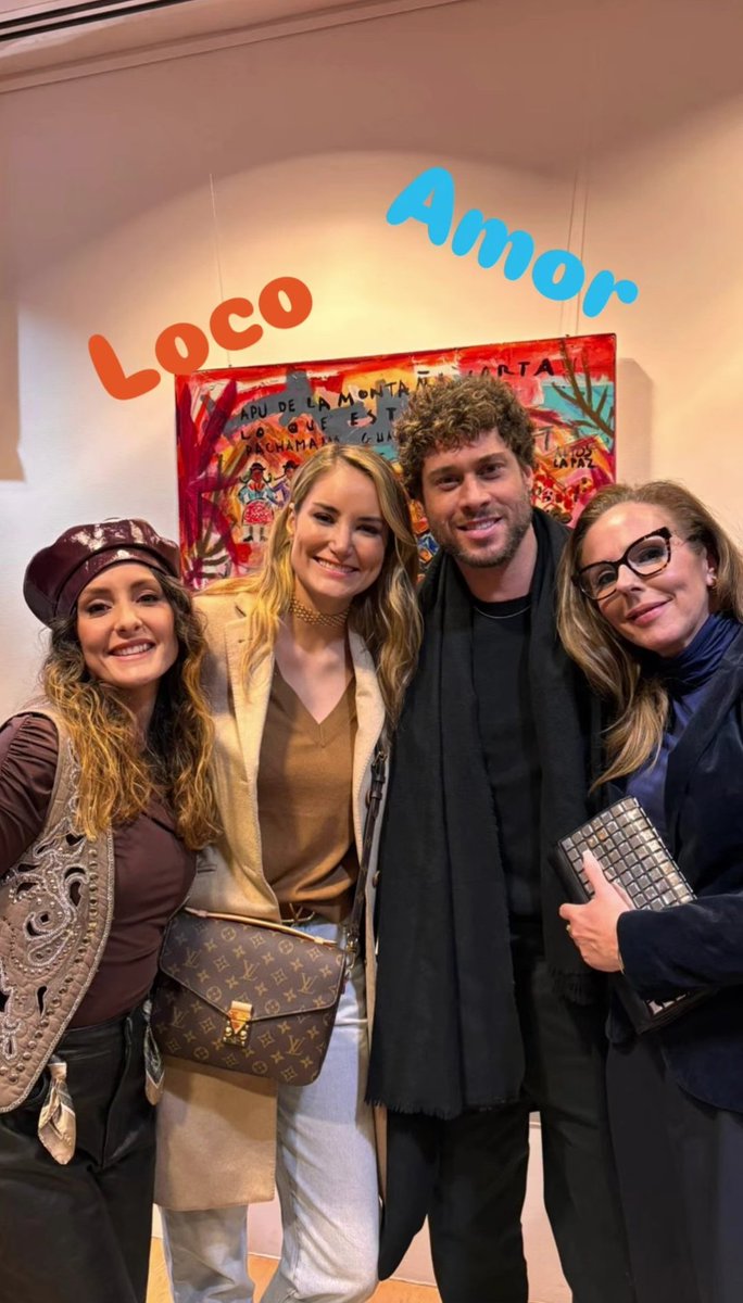 4septiembre2015's tweet photo. Rocío disfrutando de la vida rodeada de amigos 🫶 #APOYOROCÍO7M https://t.co/5JHHAm1r0A