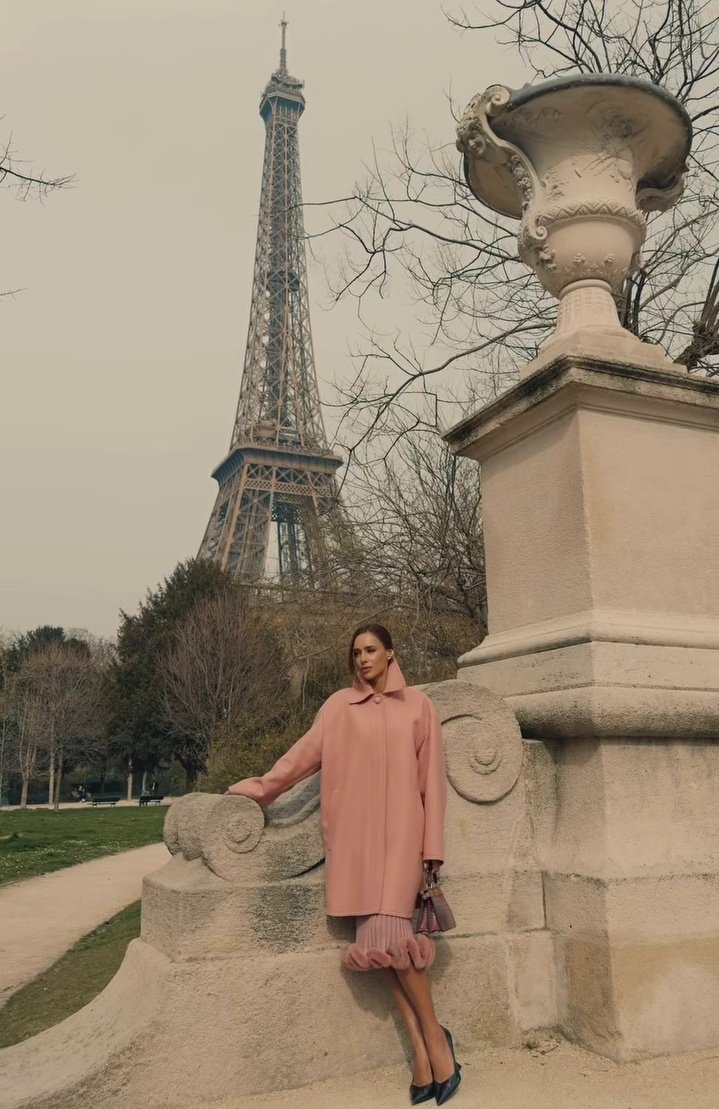 alinevioletta's tweet photo. Bruna em Paris ✨🗼 https://t.co/FAn9o3R6rI