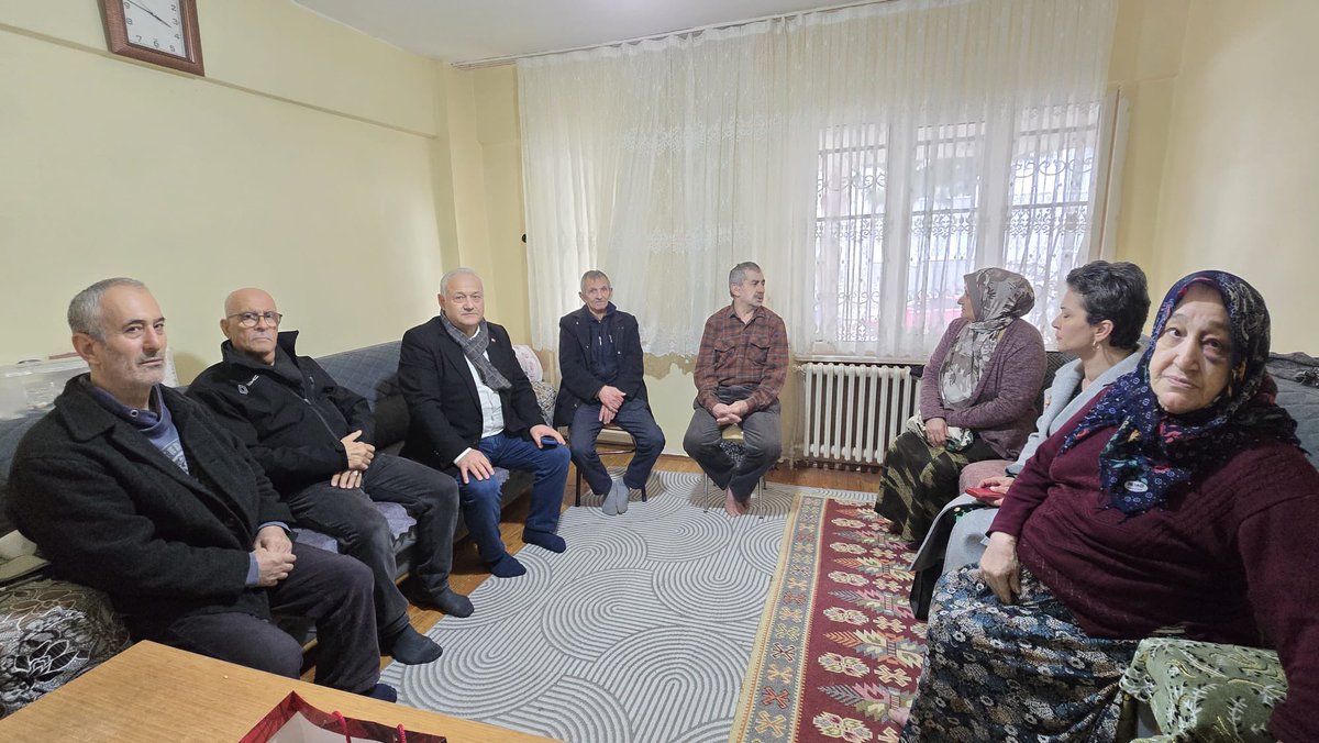 Ramazan, birlik olmanın, dayanışmanın ve paylaşmanın en güzel zamanıdır...

İlçe Yönetim Kurulu Üyemiz Mehmet Türk, Mahalle Başkanımız Mehmet Evecen ve mahalle teşkilat mensuplarımız komşularımızı hanelerinde ziyaret ettiler.

Gönül hanelerini bizlere açan kıymetli komşularımıza