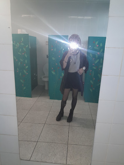 eromirror's tweet photo. my legs here, fuck my stupid baka life https://t.co/97sL4D1xss