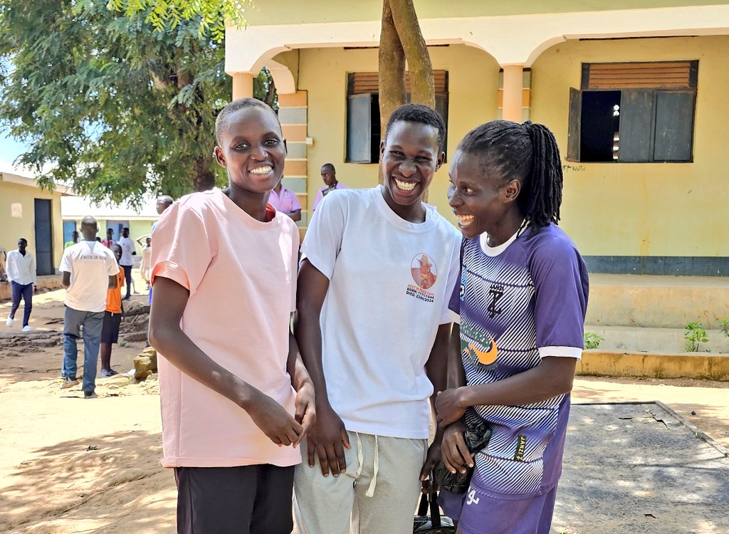 FcKampala's tweet image. All was left on the pitch but friendship never lost. 
Marrion shares a light moment with former teammates after the match. 

#Fairplay 
#QueensOfSoccer