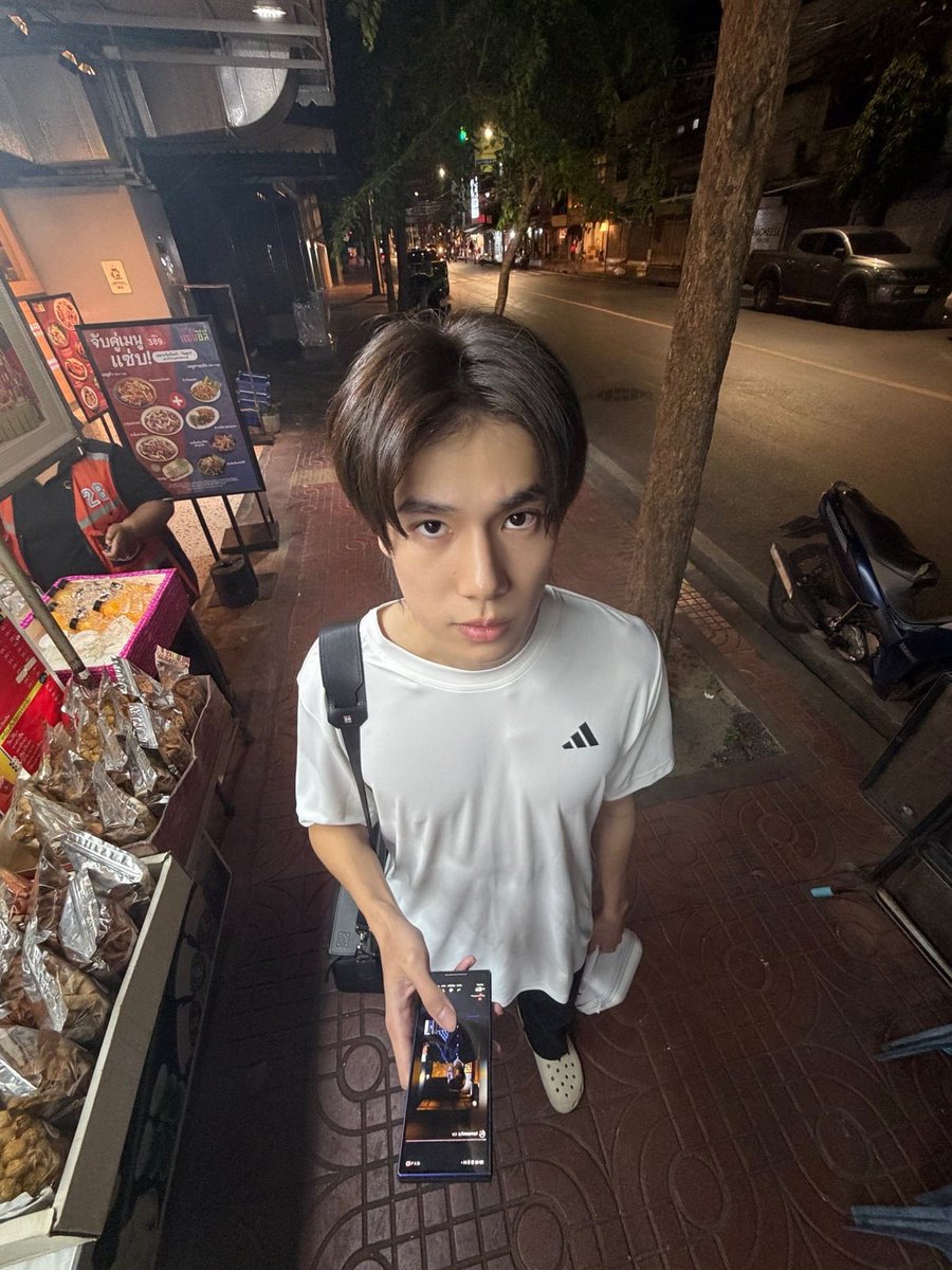 เลือกโพไม่ได้ บางทีก็มองภูวินทร์เป็นพี่ตั้ง
บางทีก็มองเป็นน้องตั้ง
จะเรียกพี่น้องตั้ง ก็ดูเพื่อชีวิตไปหน่อย 

สรุป พี่ต้องเรียกภูวินทร์ว่าไงดี

#ถามPPWมาเถอะมันว่างนะคนดี