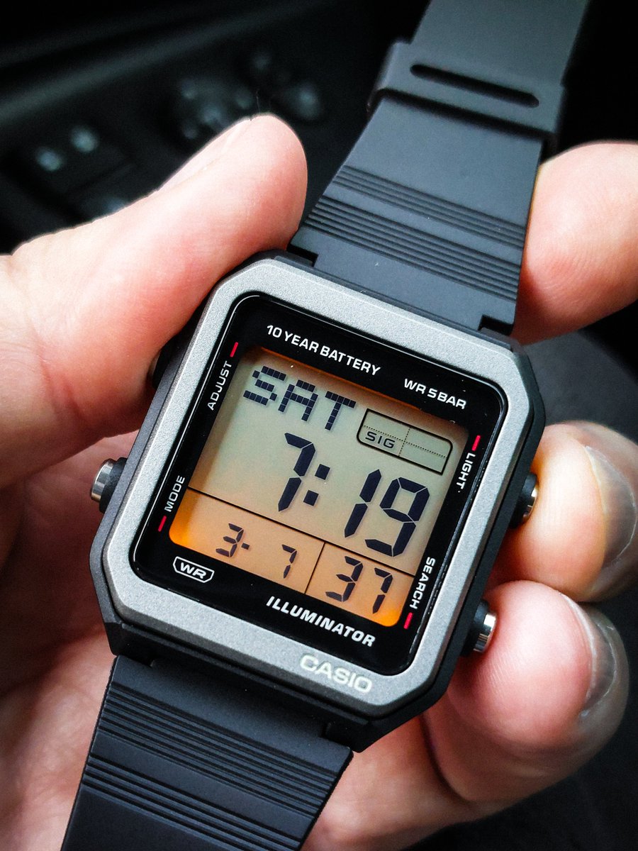 FarandPaulJr's tweet photo. Casio W-221H-1AJF

The anti-smart-watch 🤔

Initial feeling is that I'm wearing one of those kitchen timer refrigerator magnets on wrist 😲 https://t.co/dF6DdgDCSL