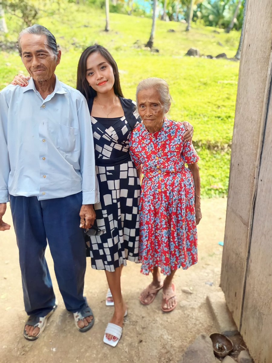 dacillo_lynlyn's tweet photo. I hope I can visit you again in Negros—it’s been so long since we last saw each other🥹
#mygrandparents #missingthemsomuch #loloandlola https://t.co/H03A2VQKZK
