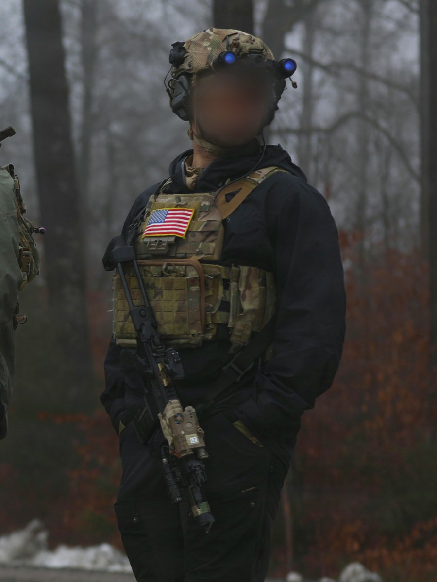 tacticalporn's tweet image. 🇺🇸10th SFG #CIF

🚩SIG MCX RSAR con:
-🎯Aimpoint Micro T2
- Montura Unity FAST
- Laser L3 AN/PEQ-15
-🔦Surefire M300V

🚩🪖OpsCore FAST Bump con:
-🎧TEA Hi-Threat
- Binoculares AN/PVS-31A

🚩Portaplacas Crye JPC